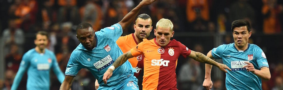Lucas Torreira C of Galatasaray and Fode Koita L , Azizbek Turgunboev R of Sivasspor during the Turkish Super League match between Galatasaray and Sivasspor at Rams Park on May 5, 2024 in Istanbul, Turkey. Photo by SeskimPhoto  Galatasaray v Sivasspor / Turkish Super League 2023-24 PUBLICATIONxNOTxINxTUR