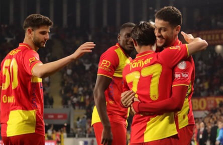 Romulo Jose Cardoso da Cruz of Goztepe celebrates after scoring the second goal of his team with teammates during the TFF 1.st League match between Goztepe and Erzurumspor at Gursel Aksel Stadium in Izmir , Turkey on April 08 , 2024.  Photo by Seskimphoto  Izmir Turkey Izmir Turkey Copyright: xSeskimphotox Goztepe_Erzurum_080424 104