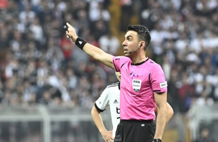 Referee Arda Kardesler during the Turkish Super League football match between Besiktas and Fenerbahce at Vodafone Park Stadium in Istanbul , Turkey on May 08 , 2022.  Photo : Seskimphoto  PUBLICATIONxNOTxINxTUR