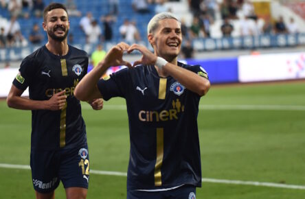 Haris Hajradinovic 10 of Kasimpasa celebrates after scoring the first goal of his team with teammates during the Turkish Super League match between Kasimpasa and Adana Demirspor at Recep Tayyip Erdogan Stadium in Istanbul , Turkey on August 25 , 2024.  Photo by Seskimphoto  Istanbul Turkey Istanbul Turkey Copyright: xSeskimphotox Kasimpasa-ADemir-25824 110