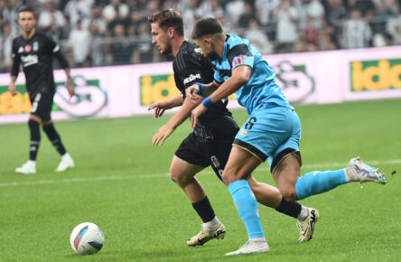 Semih Kilicsoy 9 of Besiktas and Antonios Papadopoulos 6 of Lugano battle for the ball during the UEFA Europa League Play-Offs Second Leg match between Besiktas and Lugano at Besiktas Park on August 29, 2024 in Istanbul, Turkey. Istanbul Turkey Copyright: xSeskimphotox Besiktas-Lugano_29824 30