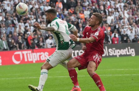 Ciro Immobile L of Besiktas and Adil Demirbag of Konyaspor during the Turkish Super League match between Besiktas and Konyaspor at Tupras Stadium on October 20, 2024 in Istanbul, Turkey. Istanbul Turkey Copyright: xSeskimphotox Besiktas-Konyaspor-201024 109